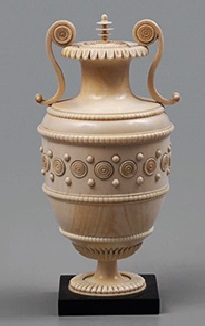 холмогорская резьба старинная ваза