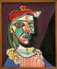 художник Пабло Пикассо картина «Женщина в берете и клетчатом платье»